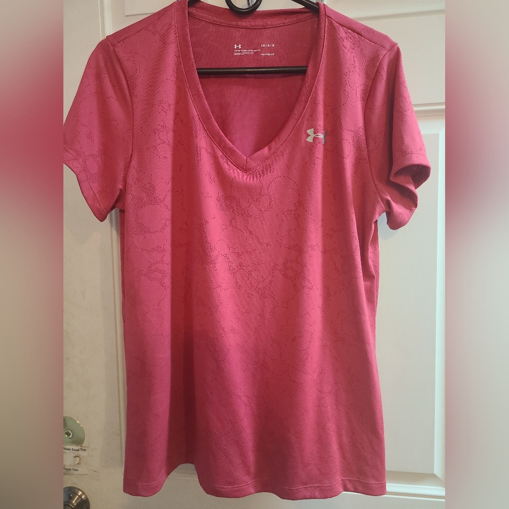 Under Armour Women’s Pink Fitted Short Sleeve Heat Gear T -shirt. Size Large
